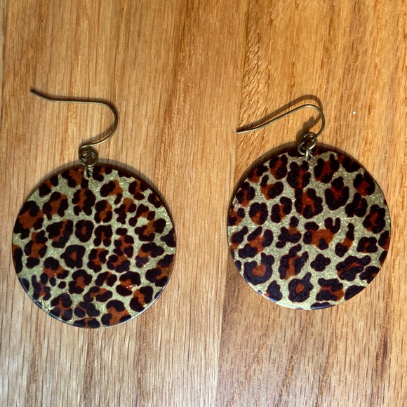 Metallic Leopard Pattern Disc Earrings - Picture 3 of 4